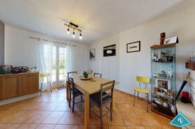 Pavillon avec 5 chambres, jardin et garage