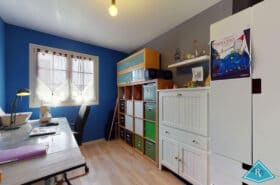 Pavillon avec 5 chambres, jardin et garage