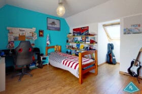 Pavillon avec 5 chambres, jardin et garage