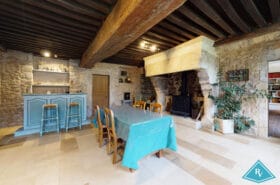 Petit château bien rénové