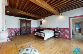 Petit château bien rénové