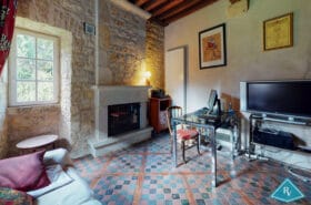 Petit château bien rénové