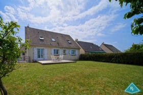 Pavillon avec 5 chambres, jardin et garage