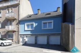 Maison de ville entièrement rénovée avec 3 garages