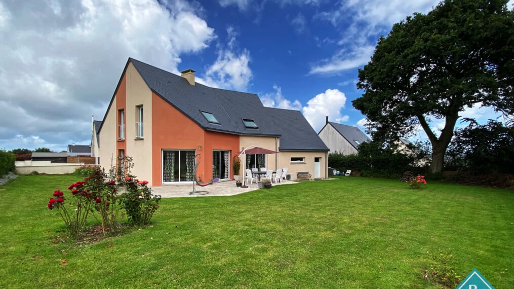 Joli pavillon récent avec 5 chambres et garage