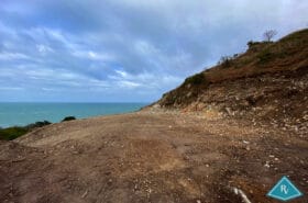 Terrain constructible avec vue mer imprenable à 180 degrés