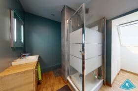 Pavillon avec 5 chambres, jardin et garage