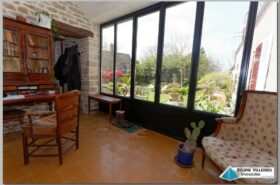Mignonne maison en pierre en campagne