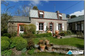 Mignonne maison en pierre en campagne