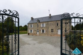 Maison en pierres de 235 m² avec beau terrain