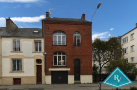 Maison de ville proche des commerces