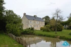 Maison en pierres de 235 m² avec beau terrain