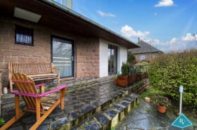 Maison avec garage et jardin