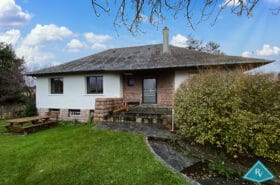 Maison avec garage et jardin