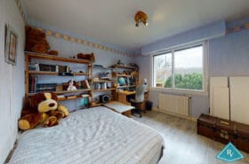 Maison avec garage et jardin