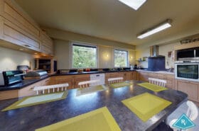 Maison avec garage et jardin