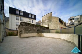 Maison Atypique avec double garage en centre ville de Cherbourg