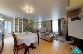 Maison en pierres de 235 m² avec beau terrain