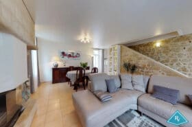Maison en pierres de 235 m² avec beau terrain