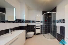 Maison en pierres de 235 m² avec beau terrain