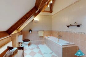 Maison en pierres de 235 m² avec beau terrain