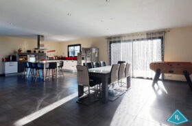 Maison contemporaine à toit plat