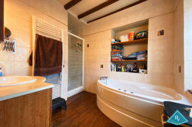 Maison de ville avec joli jardin