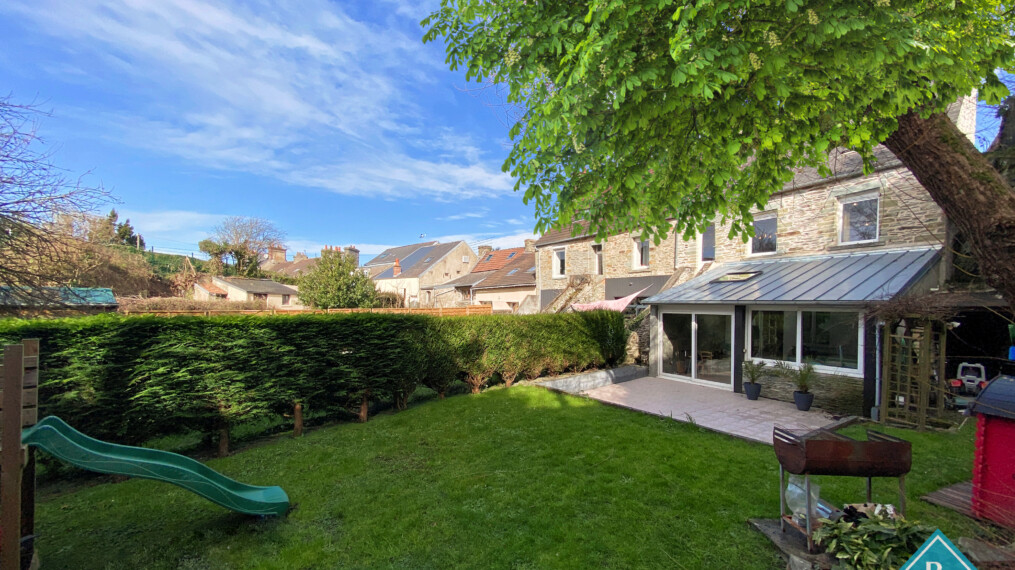 Maison de ville avec joli jardin