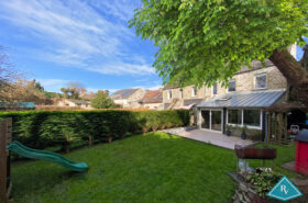 Maison de ville avec joli jardin