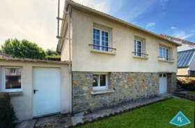 Maison avec jardin et garage