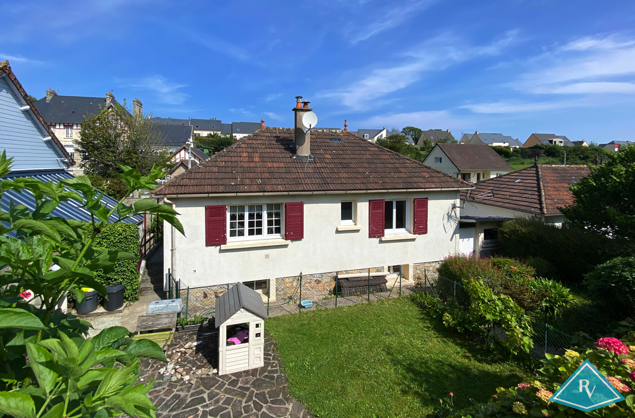 Maison avec jardin et garage
