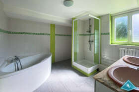 Maison en pierres avec garage