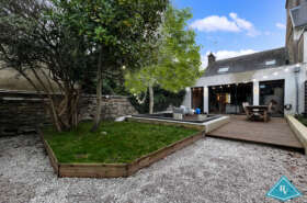 Maison de ville avec jardin et parking