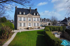 Hôtel particulier avec parc et piscine