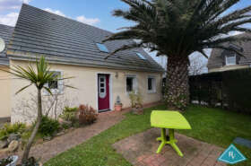 Maison de plain-pied avec garage et jardin