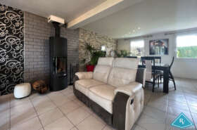 Maison de plain-pied avec garage et jardin