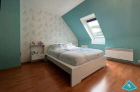 Maison de plain-pied avec garage et jardin