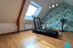 Maison de plain-pied avec garage et jardin