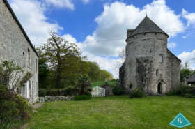 Maison en pierre avec tour du XVème