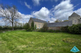 Maison en pierre avec tour du XVème