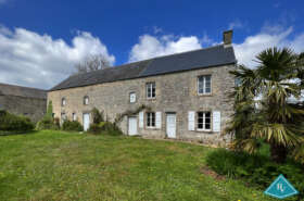 Maison en pierre avec tour du XVème