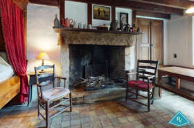 Maison en pierre avec tour du XVème