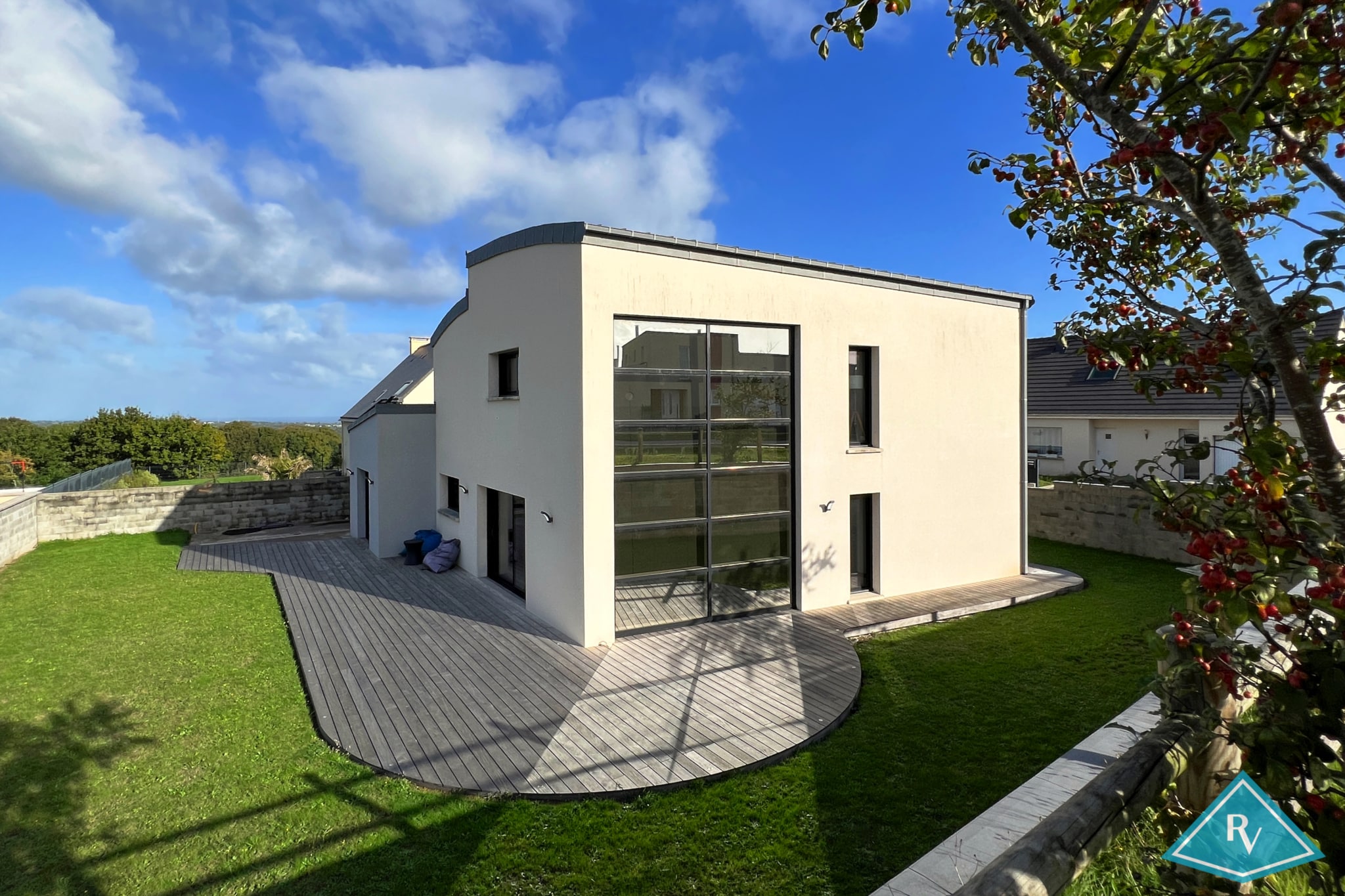 Maison d&rsquo;architecte dans un quartier résidentiel