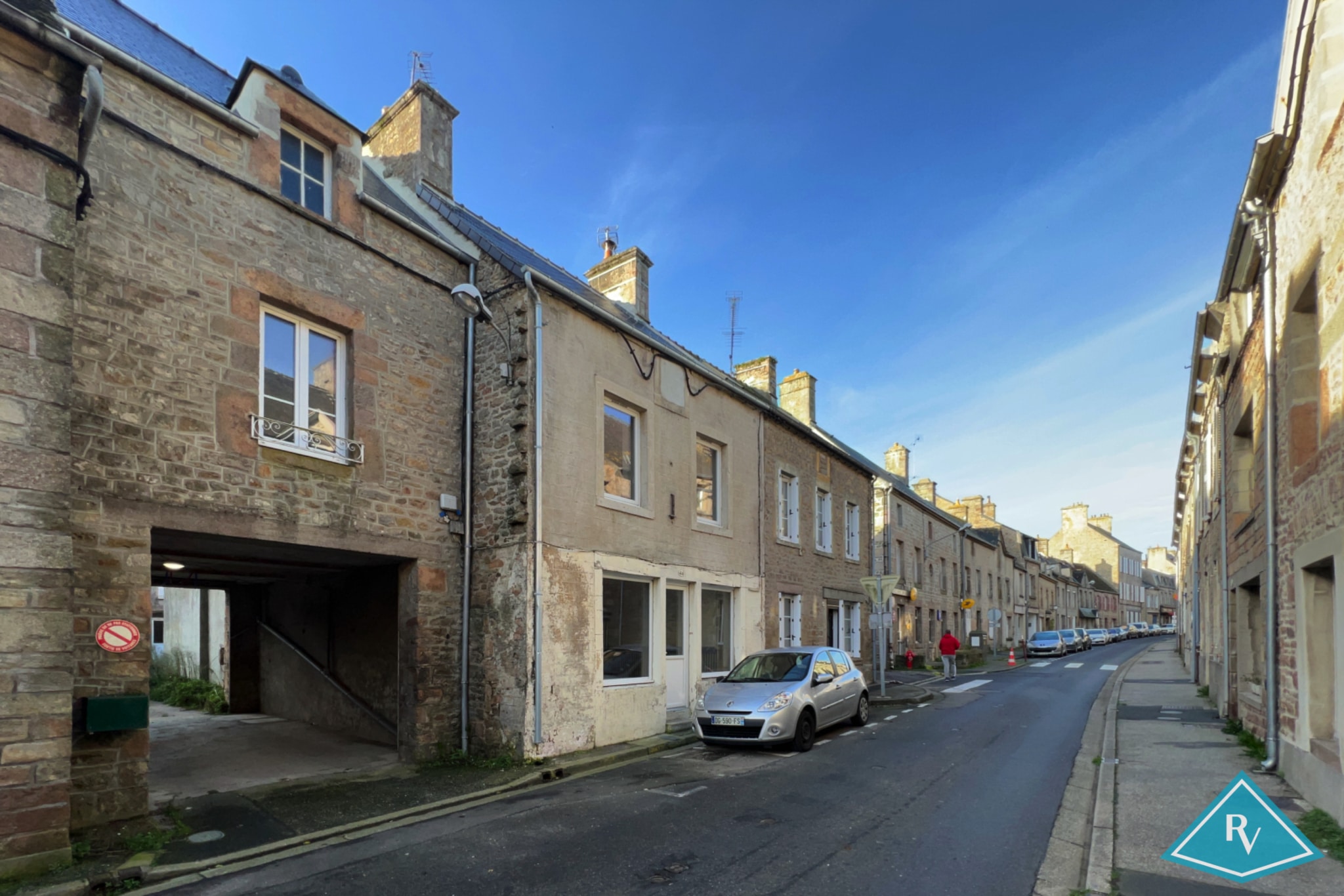 Maison en pierres avec terrasse