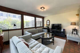 Maison de ville avec jardin et deux garages