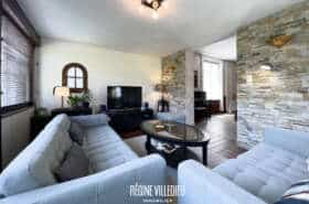 Maison de ville avec jardin et deux garages