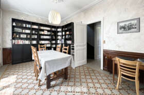 Maison de ville avec jardin et deux garages