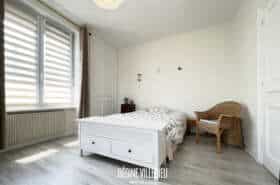 Maison de ville avec jardin et deux garages