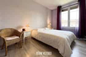 Maison de ville avec jardin et deux garages