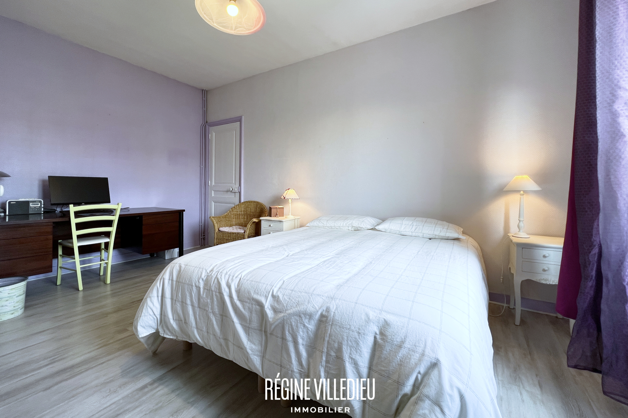 Maison de ville avec jardin et deux garages